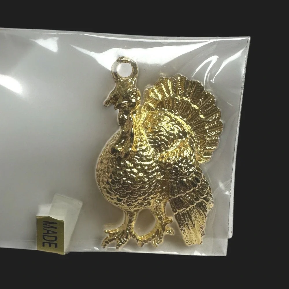 Vintage‎ 1986 Phister Ent Gold Bow Brooch - 7 Interchangeable Holiday Charms Set